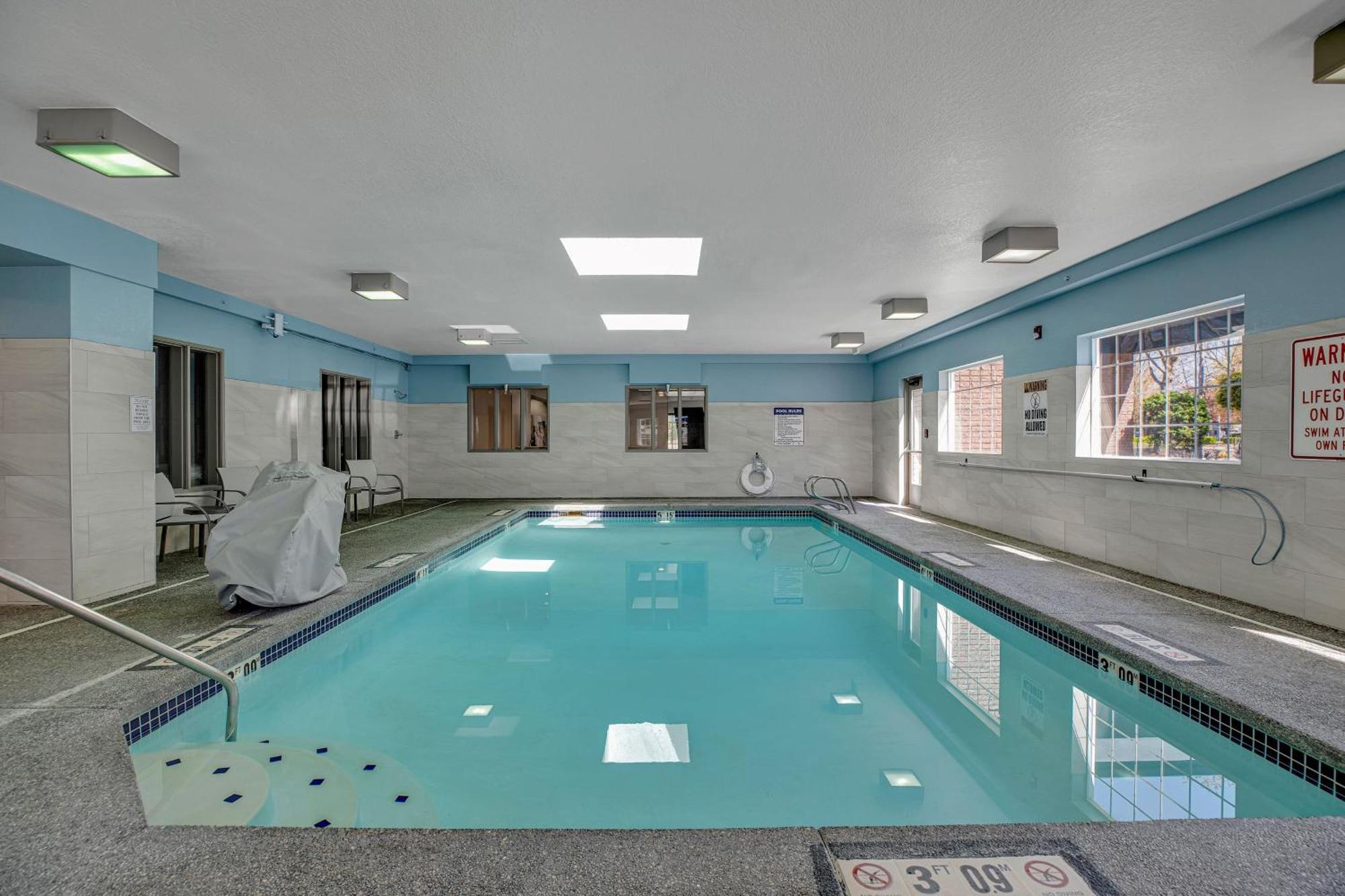 Holiday Inn Express Hotel & Suites Portland - Jantzen Beach By Ihg Eksteriør bilde