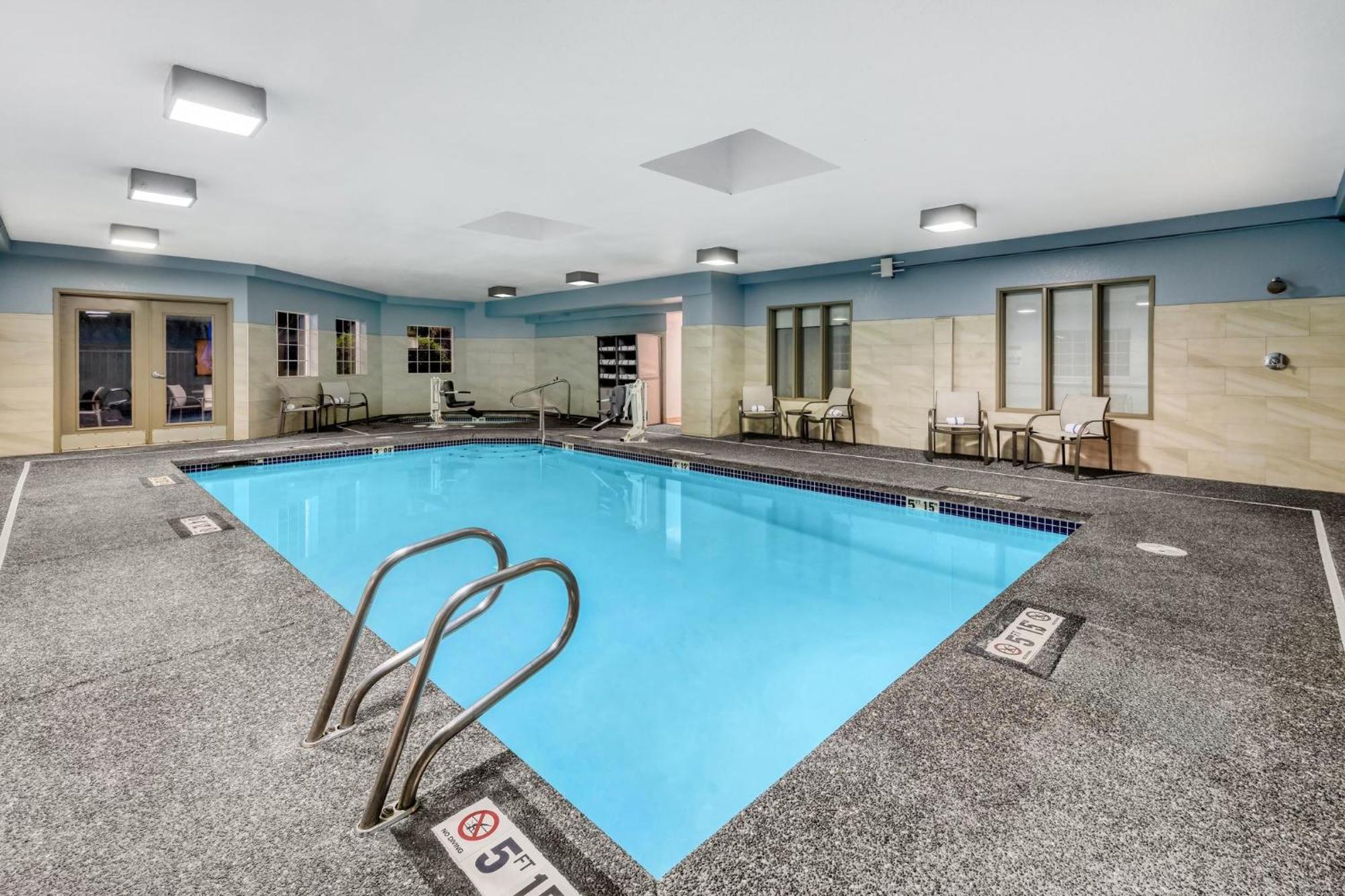 Holiday Inn Express Hotel & Suites Portland - Jantzen Beach By Ihg Eksteriør bilde